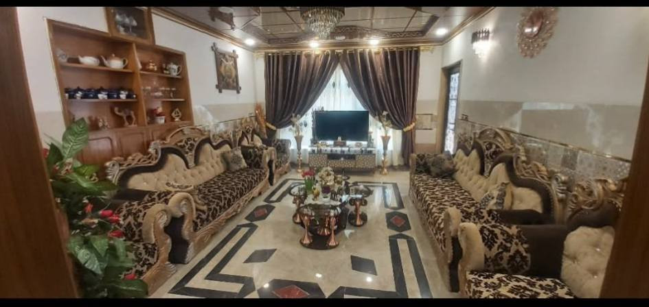 السلام عليكم
بيت للبيع مساحه 211  البيت كلو سقوف سيراميك بورسلين 
البيت متكون من طابقين
 
الطابق الاول متكون مطبخ واستقبال وهول وغرفتين نوم  
وصحيات وترك داخلي وترك خلف البيت على كبر البيت 

الطابق الثاني متكون من صحيات واربع 4 غرف نوم واسعات 
والبيت بي بيتونا وسطح 

البيت سند طابو الزهور
 
اي استفسار الاتصال على الارقام وبي واتساب 
‏***********
***********
