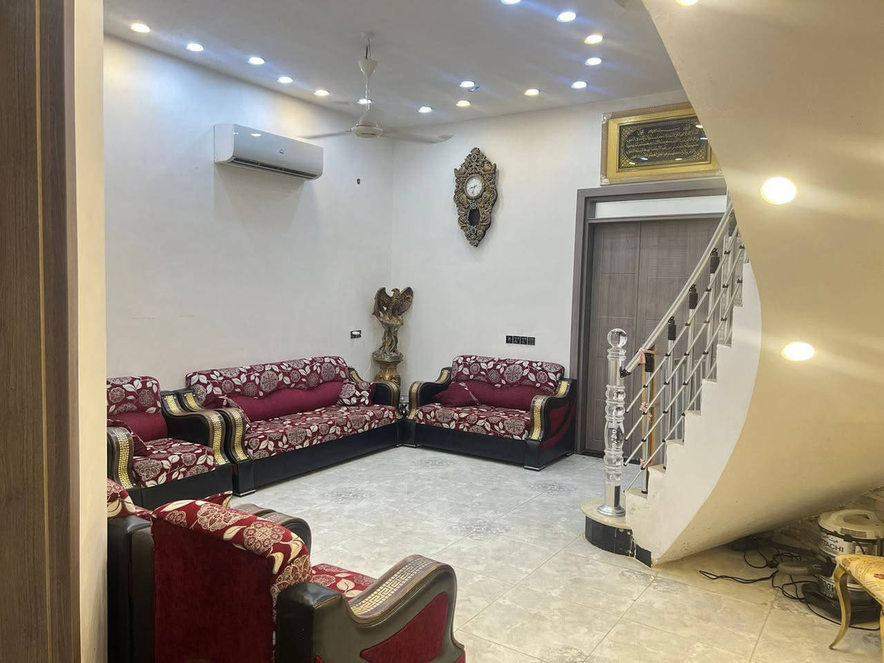 🏡 دار سكن للبيع

📍 العنوان: أم الخيل الرابعة- قرب شارع عشرين الفاصل بين الثالثه والرابعه 

📐 المساحة: 150 م²
📏 الواجهة: 7.5 متر

🏠 المواصفات:

طابقان-- بناء حديث

5 غرف نوم
2 مطبخ
2 صالة
1 استقبال
4 مجاميع صحية

💰 مطلوب صندوق الإسكان: 48 مليون دينار

✨ دار مناسبة للعوائل، بتصميم حديث ومساحات مريحة، وموقع مميز في أم الخيل الرابعة.
المراجعة 
     ♦️♦️♦️مجموعة باسم الشمري♦️♦️♦️
      ♦️♦️للاستثمار والتطوير العقاري♦️♦️
الفرع الاول/بغداد،القادسية،قرب مجمع الوزراء
الفرع الثاني/الديوانية،الجزائر ،الشارع الخدمي،مقابل تقاطع أم الخيل
للأستفسار الاتصال على📲
قسم المبيعات 📠
***********📱
***********📱 
📲 حمّل تطبيق باسم الشمّري العقاري الآن من Google Play:
👉 [https://play.google.com/store/apps/details?id=com.basemShamry.app](https://play.google.com/store/apps/details?id=com.basemShamry.app)
🍏 قريبًا على App Store
