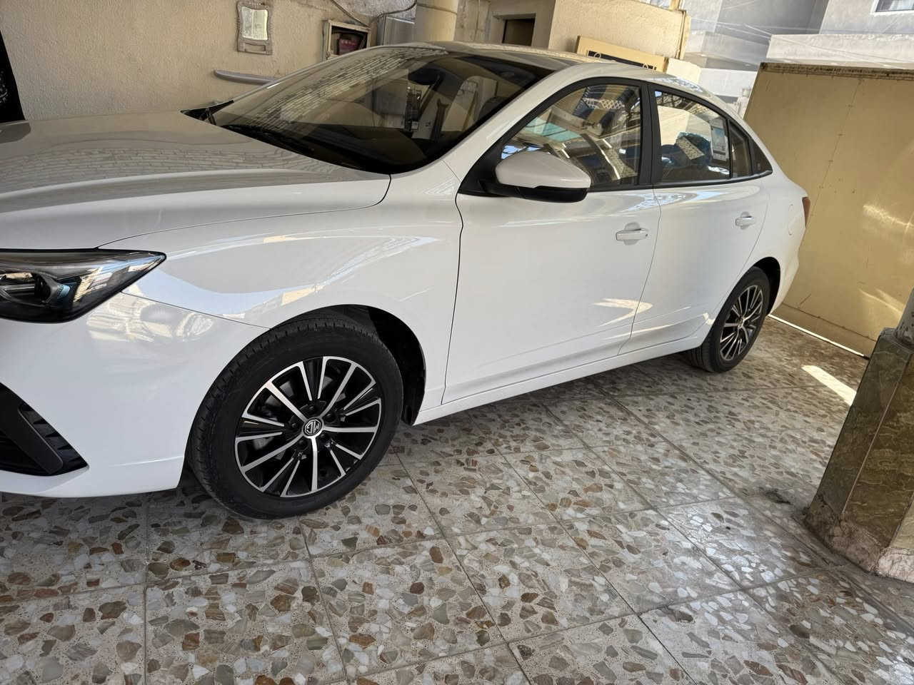 السلام عليكم ام جي 5  موديل ٢٠٢٥ بضمان الوكاله ماشيه ١٠ الاف كيلو بصمه شاشه حساس خلفي تبريد قطعتين مكينه ١٥٠٠ دبل نوزل نعومه فووووول كفاله من كلشي رقم واسط باسمي السياره بالكوت السعر ١٢٥$ ***********
