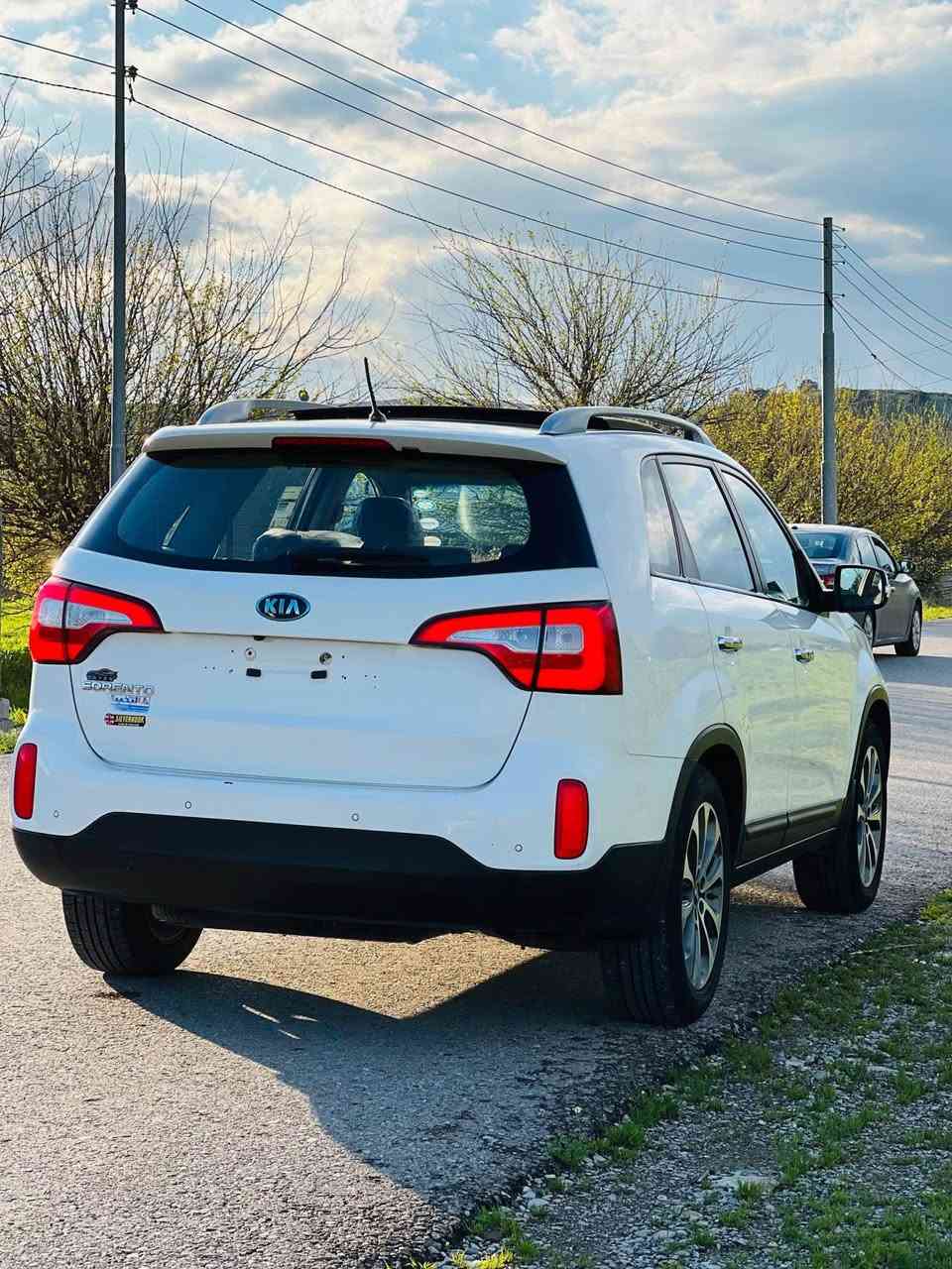 Kia Sorento 2014 V4
کیا سۆرینتۆ ٢٠١٤ ٤ بستۆن 
فول فول مواسەفات 
1. بەسمە 
2. پەردە 
3. پانۆراما 
4. کوشن جڵد 
5. تاعدیل سورعە 
6. شاشە لەمس 
7. لایت ناوچەی کوێر 
8. ئاوینە کارەبا 
9. حەساسی پێش و دوا 
10. ٣ ڕیز کوشن                                                                                            11.کامێرە  

سەیارەکە بێ بۆیاخ و بێ ساردو بێ کرانەوەیە مەکینەی ئەوروپی لەسەرە نەکراوەتەوە 4 تایەی تازەی لە ژێرە
سەیارەکە ماڵی دۆستە سەنەوی تا ٢٠٢٩ تازەیە و رەقەم    سلێمانیە نرخی 185 معامەلە 
ژمارە موبایل: *********** Singapore
