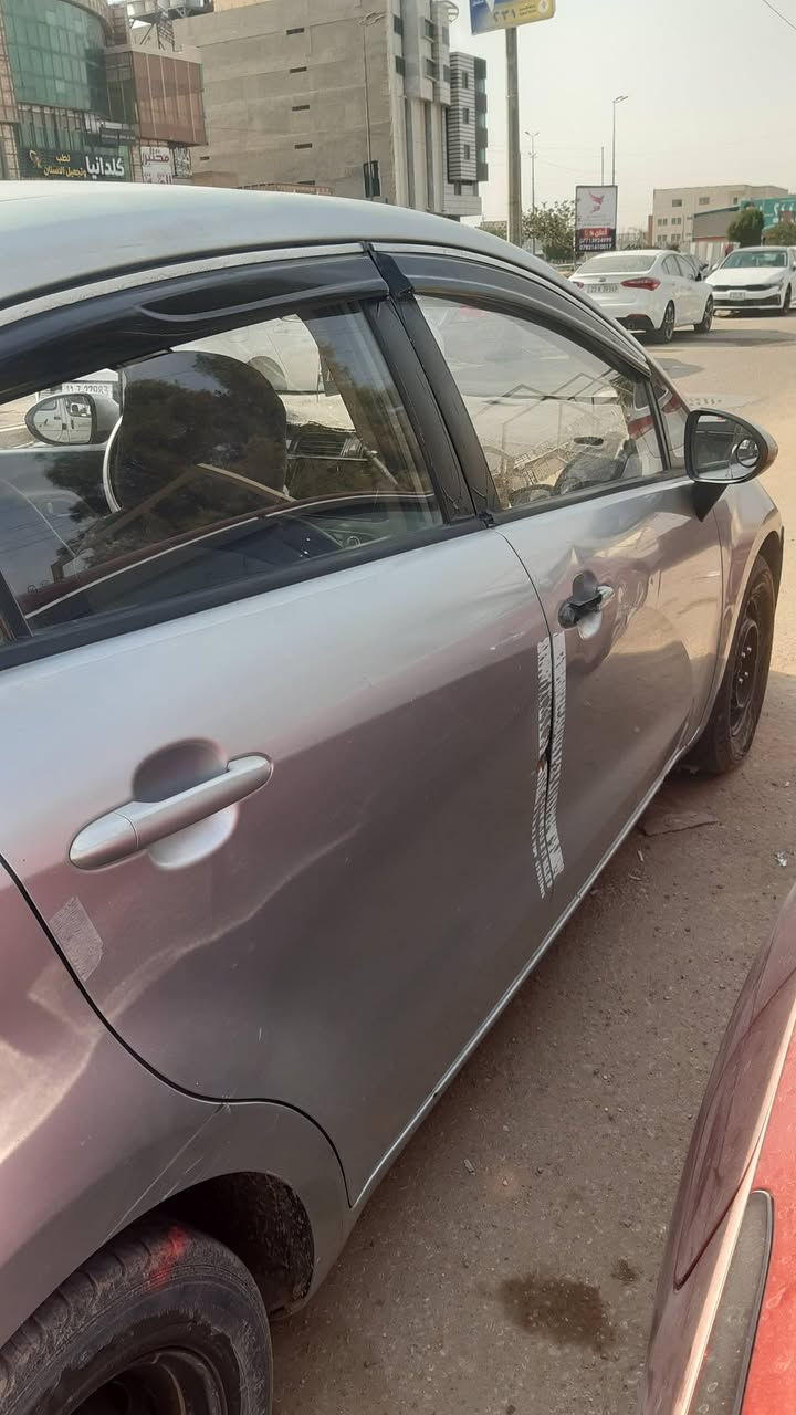 سلام عليكم كيه ريو للبيع مديل ٢٠١٣ خليجي 
السيارة مكفولة من الضربة ما عدا دحجات 
حدادية مكينة كير جاهزه ومكفولة تايرات و باتري و دوشمة جديدة رقمه قادسيه بأسمي وتحويل ثاني يوم السعر ٧٦ وبيه مجال السيارة مكانه بل نجف كوفة شارع المعمل 
للإستفسار ع *********** وبي واتساب
