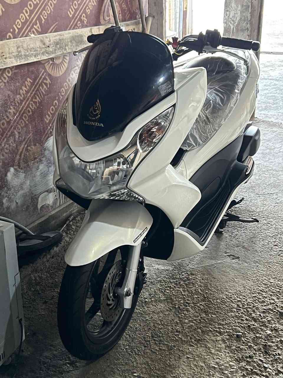 سلام عليكم للبيع pcxياباني150
الجيل الاول الدرجة مكفولة   

كفالة عامة صالنصة رياض 

بلادي  استان كهرباء حساس

ازدحام الدراجة ماشية10تالاف فقط 

بيهة جي بي اس تتبع GpS 

صور مزاد الدراجة داخل المنشور 

مكان الدراجة بغداد

*********** اتصال
