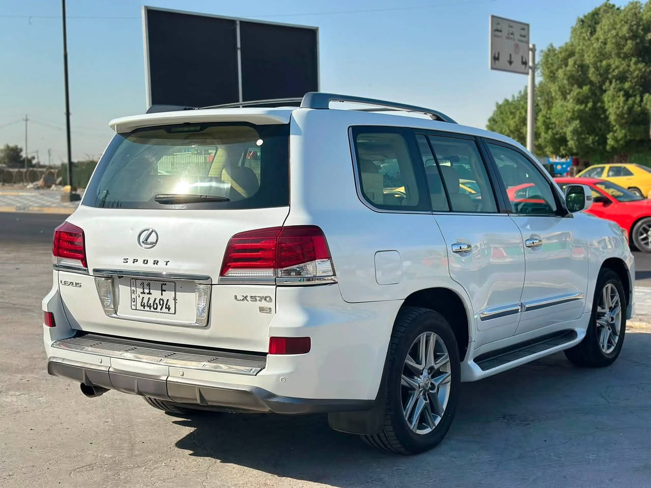 لكزز ٢٠١٢ بغداد بسمي جاهزه من جميع النواحي مكينه كير صدر تبريد مابيه كل نقص بيه صبغ موضح بل سونر بدون دواخل مكان السياره بغداد للاستفسار اتصال فقط ماكو خاص السعر ٢٩٠ 
***********

