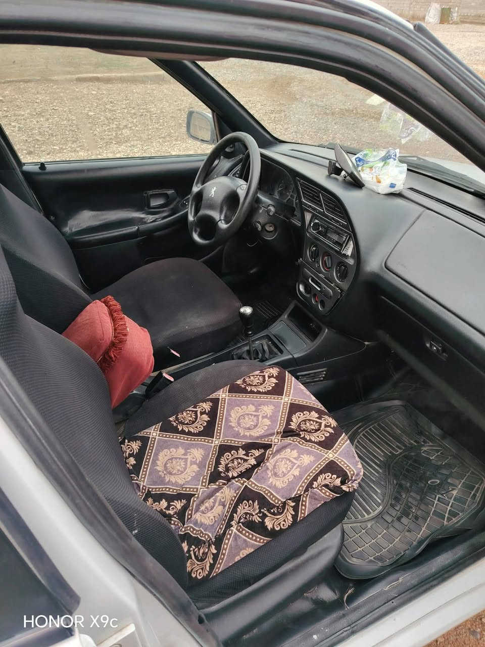 السلام عليكم
للبيع بيجو 306رقم انكليزي جديد تنتهي  السنويه 2027 موديل 2002شرط التحويل كير مكينه تبريد تدفئه صدر كفاله كهربائيات بلادي لايت كامل مكمل دواخل نظيف اني صاحبها الشرعي السعر 55 وبيها مجال مكلف بالنشر الاتصال ***********
