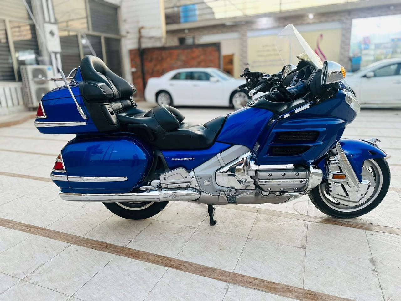 سلام عليكم  كولدن 1800
مديل 2005
بدون رقم 
كفاله عامه كير مكينه سوده جكات  بك مسجل كله شغاله 
صلاح الدين قضاء بلد 
***********
