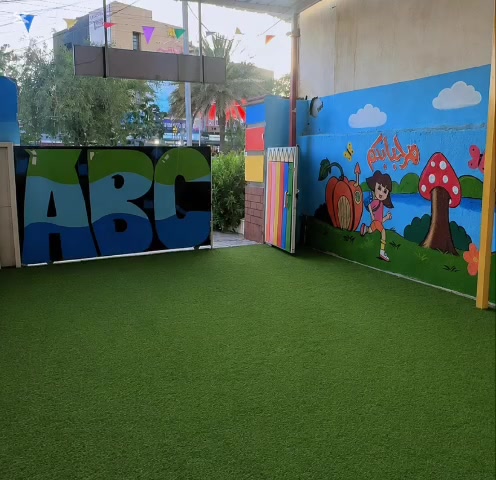 🌞 لأن العطلة مو بس لعب سمر سكول (Summer school)
أحلى مع مدرسة الهدهد 
 نعلن عن فتح باب التسجيل لبرنامجنا الصيفي الاستثنائي الذي يجمع بين المتعه و الترفيه و التطوير لصيف ممتع ومفيد 
📚 البرنامج التعليمي والتطوير 
دورات تقويه المواد الأساسية ( اللغه العربيه - English - الرياضيات)
🧠حصص الذكاء واختبار القدرات 
البرنامج الترفيهي 🎉 
دورات السباحه وألعاب مائيه 
فنون القتالية التايكوندو 
وكرة القدم وكرة السلة والعاب رياضيه آخر 
🎨 الرسم واشغال يدويه وفنون آخر 
عروض سينمائيه تعليميه وسفرات ترفيهية 
💥💥 التسجيل متاح لطلاب المدارس وخارجها 
💥تتوفر خطوط نقل مريحه وأمنه 
استثمار مثالي لوقت فراغ طفلك بطرق صحيحة و أمنه 

البدء بالدوام ١/٦
من الساعه التاسعه صباحا الى الثانية عشر ظهراً 
للحجز والاستفسار الاتصال على الرقم التالي (***********)
