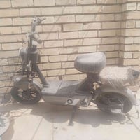 عندي هاي الدراجه اخذتها جديده ونتركت شرط جديده ما ماشيه بس نتركت ابيعه...