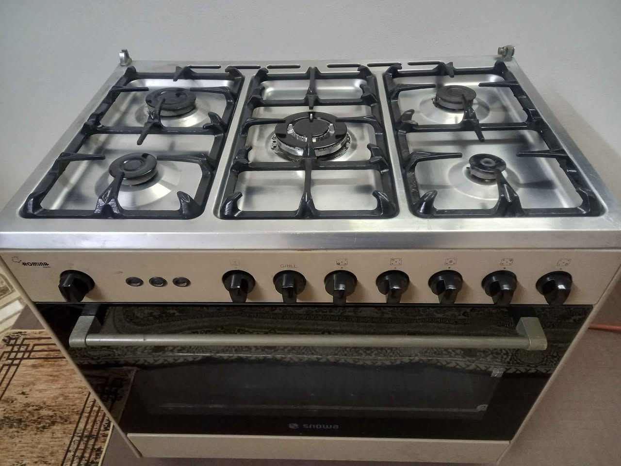 طباخ إيطالي للبيع شرط الشغل السعر ١٥٠ ألف العنوان موصل حي الصدام بعد السيطرة عالشارع العام *********** *********** يوجد توصيل داخل الموصل أجره عالمشتري موصل, نينوى
