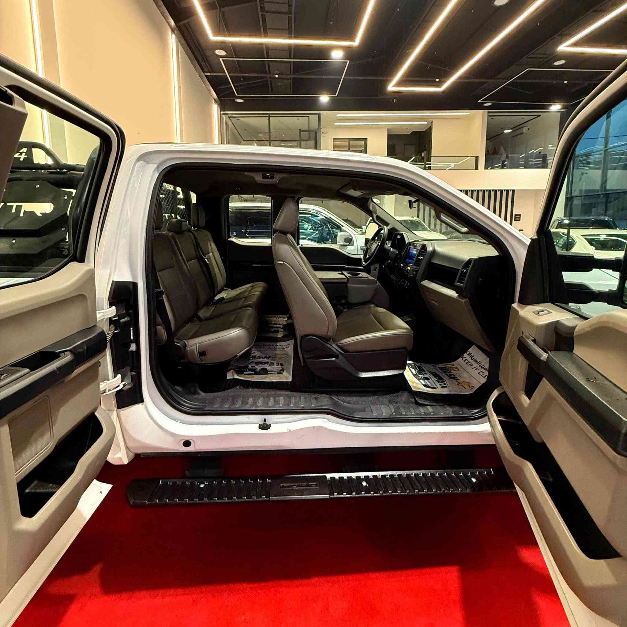 🔱السلام عليكم 🔱🛎
للبيع سيارة فورد اف 250 سوبر ديوتي
FORD F-250 super duty 
موديل 2022 
محرك 8 سلندر 6.2L بانزين
ماشي 37 الف ميل
 8 براغي
باب قصير بدي قصير
شاشة كبيرة
كاميرا خبفي دوارة
كشنات جلد
حساسات خلفي
قفل اكسل 4X2
بيه حادث طخة بسيط من صفحة يمين بدون دواخل بدون ايرباك و سيارة بجم كبس
سيارة جاهز من كل نواحي ما بيه اي نواقص كير و محرك و كهربائي كلشي بشرط
سعرها 18800$
مكان اربيل معرض تانك موتورز
☎️***********
☎️*********** أربيل, العراق
