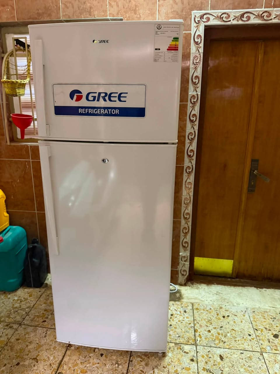 السلام عليكم ثلاجه GREE حجم الكبير نظيفه كلش استخدام قليل شرط التجميد  سعرهه 350
مكاني رفاعي  ***********
