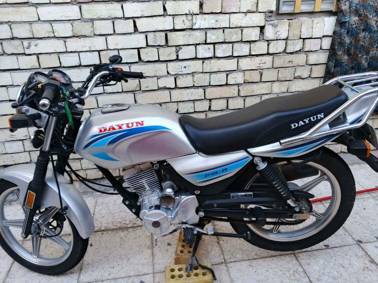 السلام عليكم دراجه دايون للبيع 2023 دراجه حلوه ونضيفه كامله من كلشي ومكفوله من كلشي مرقمه وكامله بسمي مكاني كربلاء ***********  باقي التفاصيل اتصال السعر مليون750  وبيه مجال
