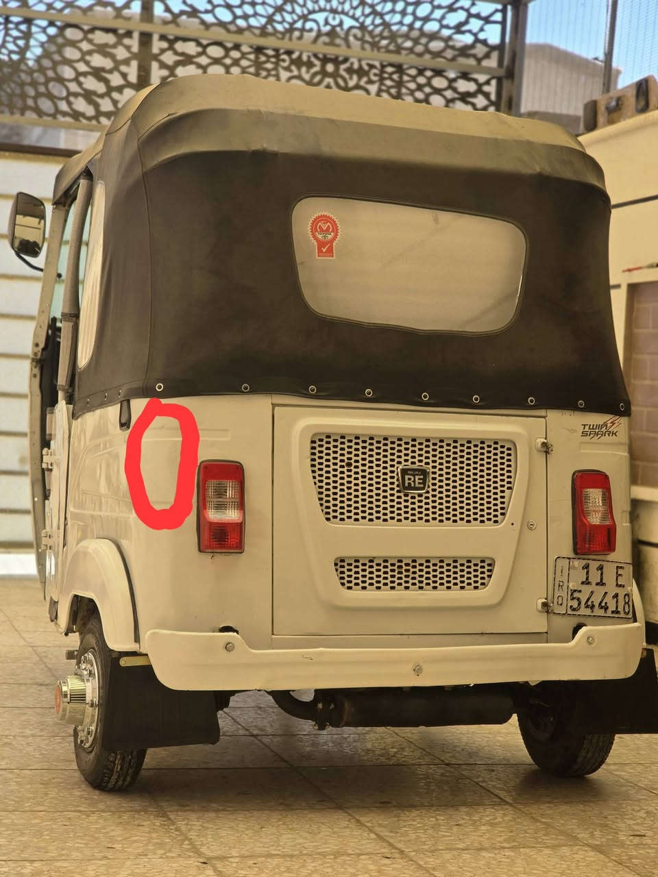 السلام عليكم تكتك للبيع2021شهر ال11  رقم وسنوية انكليزي تحويل ثاني يوم  كشر يخبل لغود. وصفاح موس. عدة هاي الضربة الي مئشر عليهة ومعمرينهة مكينة بوشة وبستم اكفلهة الك من الشرك خير من الله تراي مال زيرو تخم تاير جديد سفريات اصليات دوشمة بوصلات كبات  التكتك جاهزة عل اخير مكاني بغداد سبع قصور ***********
