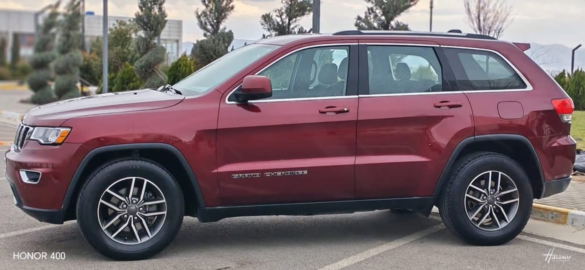 جيب لاريدو موديل2017ماشيه163ميل كير محرك مكفوله وارد امريكي بدون ايرباك سياره جديده حلوه عنوان سليمانيه السعر188بيها مجال***********
