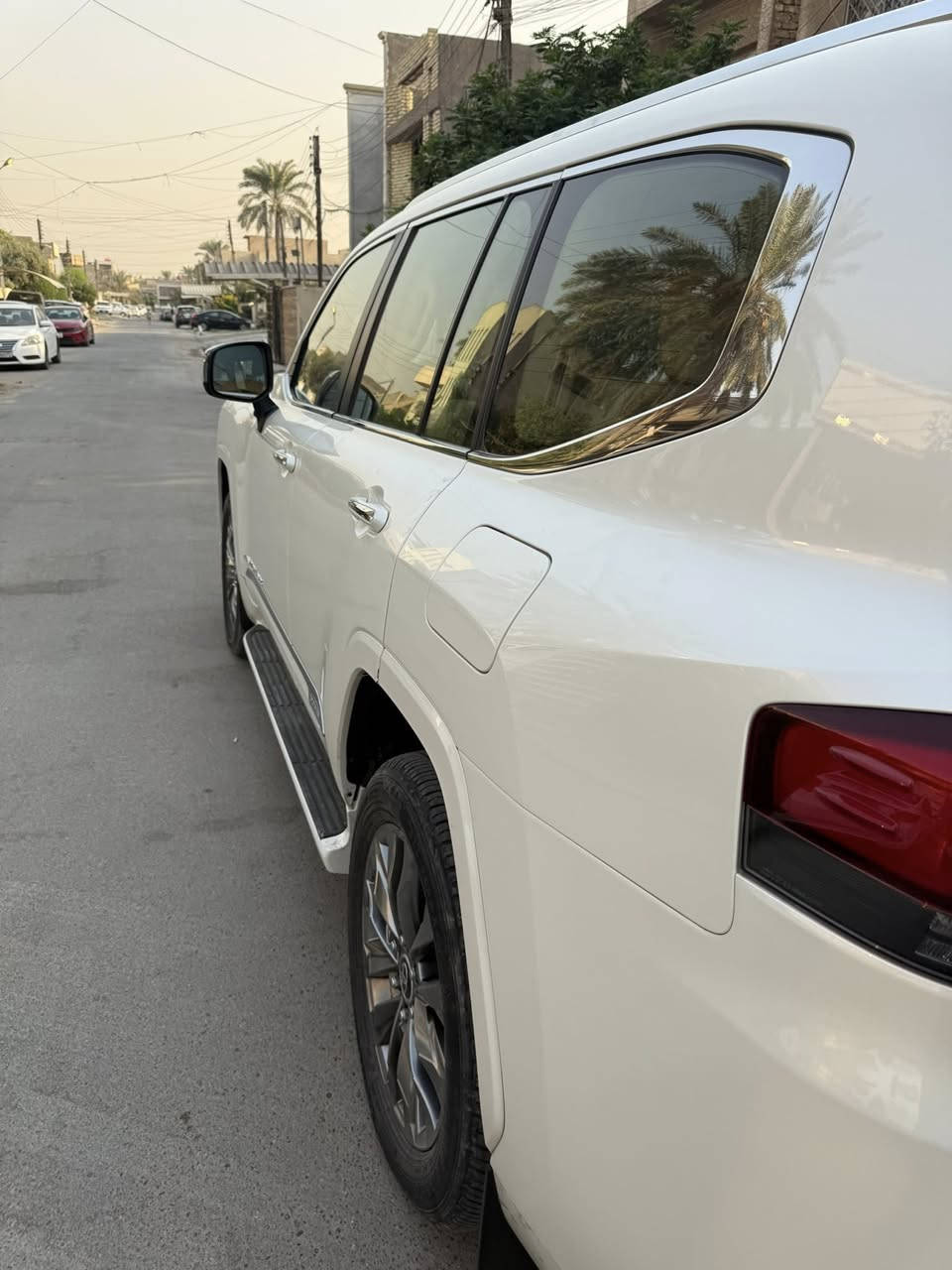 لاندكروز ٢٠٢٣ vx شركة ساز 
مكينة ٤٠٠٠ تنفس طبيعي 
كشنات تدفئة تبريد 
كشنات الخلفية كهرباىية 
خزن ميموري 
كاميرات محيطية ٣٦٠ درجة
بيه بي دي آر إصبع بباب السايق 
رقم أربيل باسمي 
ماشية ٥٥٠٠٠
مكان السيارة بغداد العامريه 
السعر ٦٩٠٠٠$ 
للاستفسار ***********
