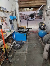 محل بنجرجي • أدوات كاملة • موقف سيارات