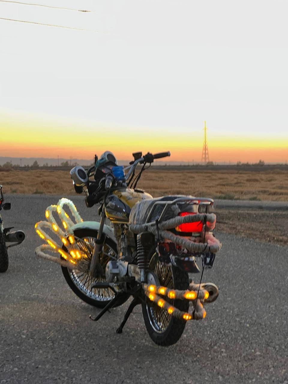 السلام عليكم سولنك✈️🏍️ ٤ گير موديل ٢٣ حيل جديد نضيف كهربائيات كامل شغاله ماتصرف الف دينار عليه غير بانزين السعر مناسب جدا (٤٧٠) وبي مجال *********** اتصال  اما واتساب
نشاط فول  ✈️🏍️
