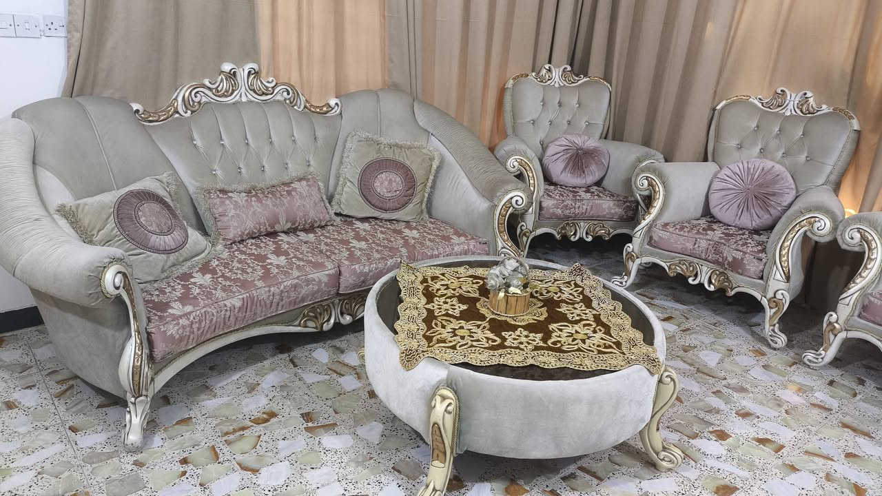 السلام عليكم للبيع تخم  ملكي عشر مقاعد المكان بغداد الكماليه ***********

