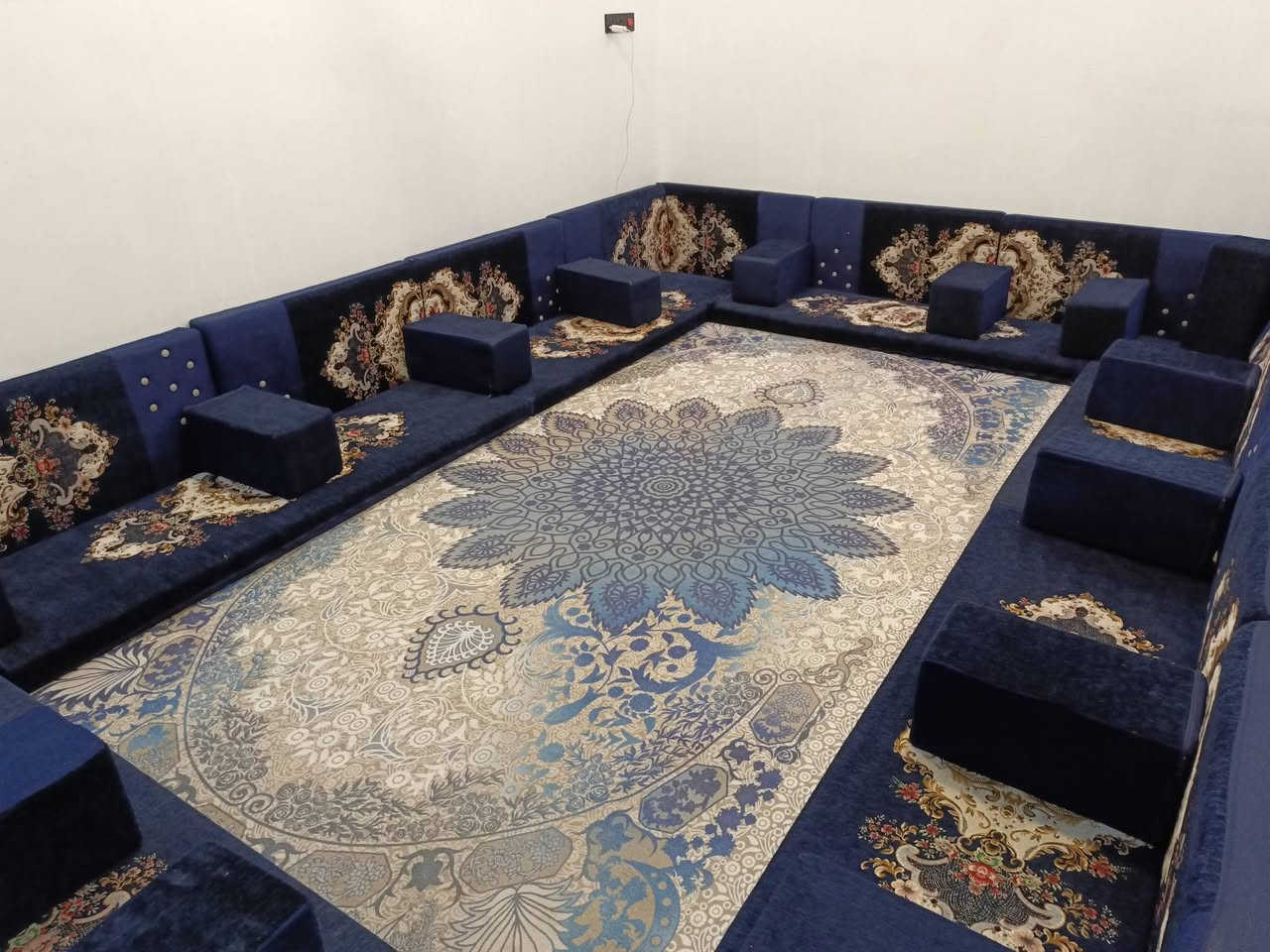 🛑بسم الله الرحمن الرحيم 🛑
السلام عليكم  ديوان جلسه عربيه للبيع 
الون نيلي
ايكفي الغرفه 3×5
للاستفسار:***********
