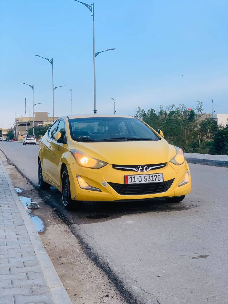 السلام عليكم شباب سياره انتره مديل 2015وارد امريكي سياره جاهزه بمعنى الكلمه من كلشي تخم تاير جديد  ضربته بل حوض سونار موجود بل منشور السعر 117وبيه مجال مكان السياره واسط كوت حي الحوراء رقم***********
