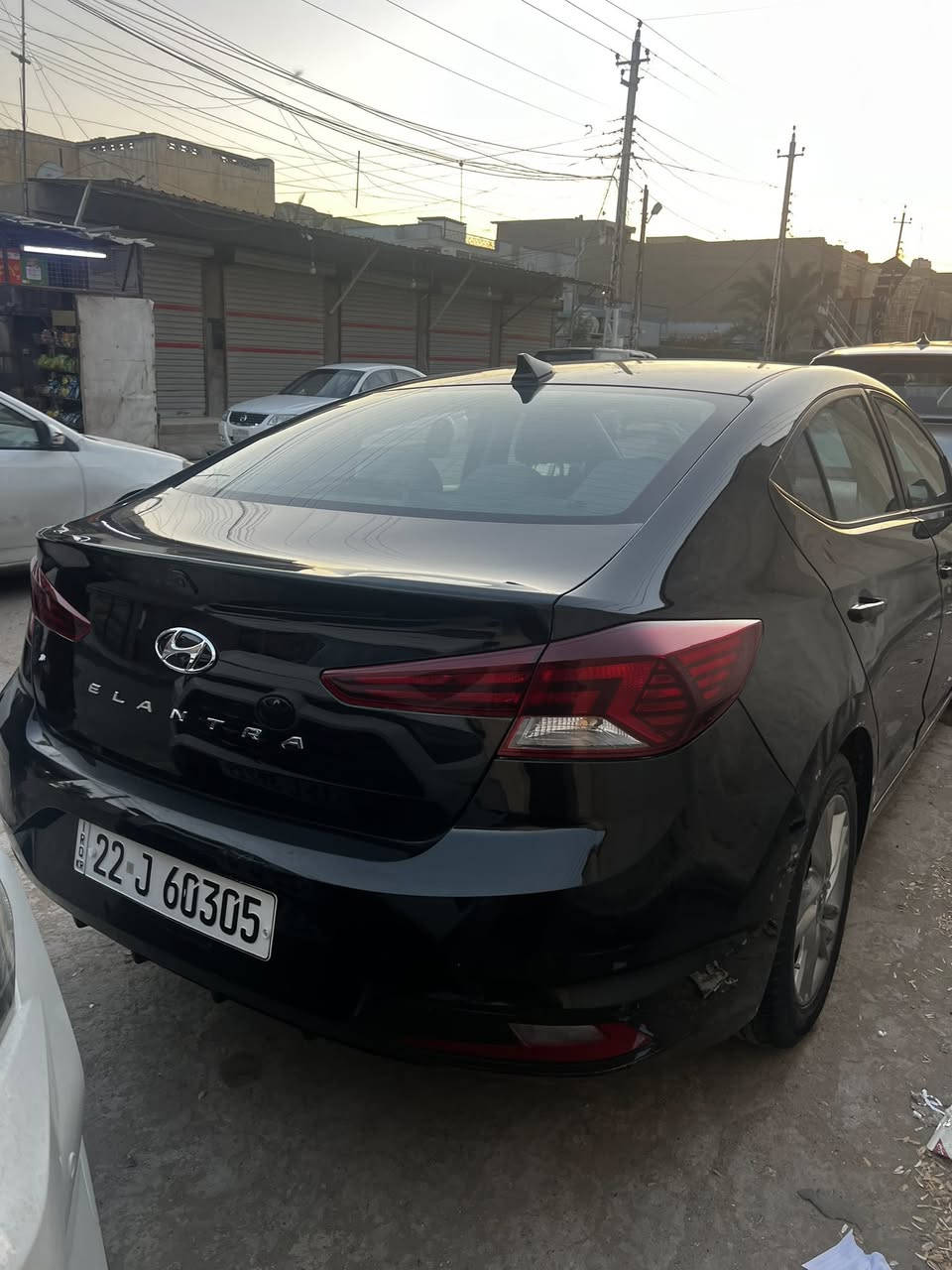 السلام عليكم
النترا ٢٠٢٠ وارد امريكي 
حادث جاملغ وباب ايمن 
السيارة جديده ماشيه ٧١٠٠٠كيلو 
مكان السيارة الدوره 
السعر ١٣٥$ وبيه مجال بسيط 
رقم الموبايل ***********
