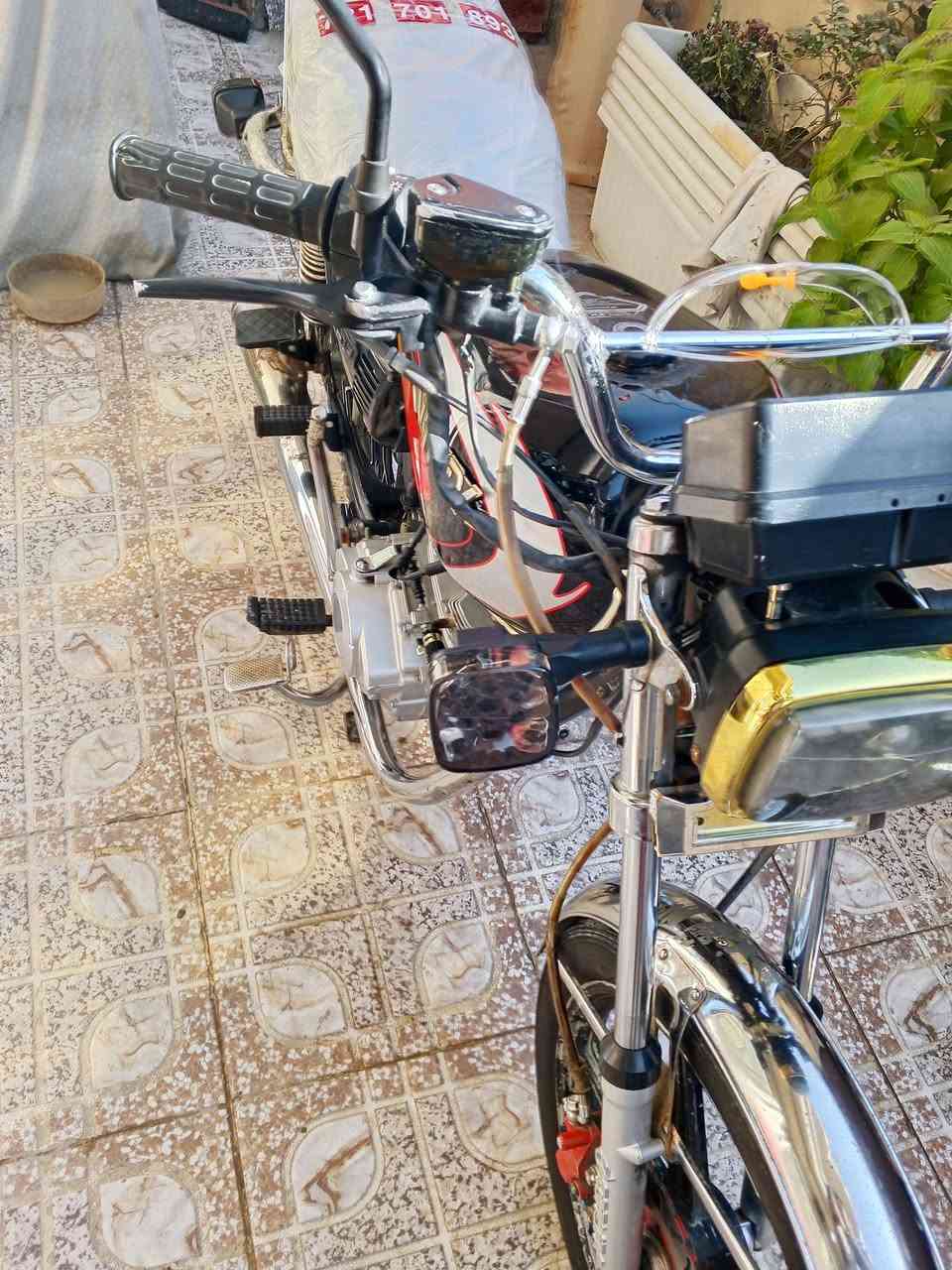 دراجة للبيع موديل 24 الدراجه محرك خير من الله ضفير جديده تايرات جدد الدراجه شغاله هندر وسلف المكان بغداد يم علوت الرشيد السعر 400 الرقم ***********
