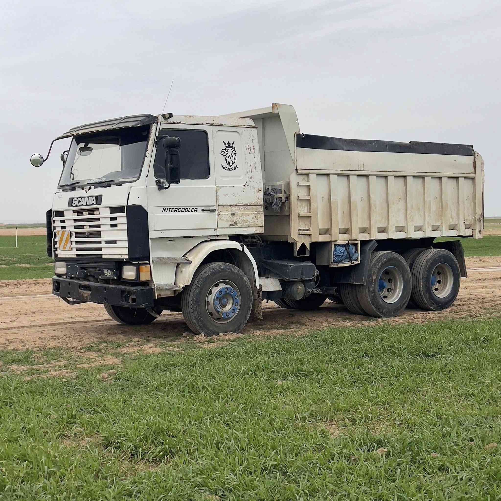 سلام عليكم للبيع سكانيا 12 ونص سنكل عضله رقم نينوى إنكليزي بسمي حصه كاز بيها السعر المطلوب 135 وبيها مجال قليل عنوان مخمور القراج للاستفسار اتصل على الرقم التالي ***********
