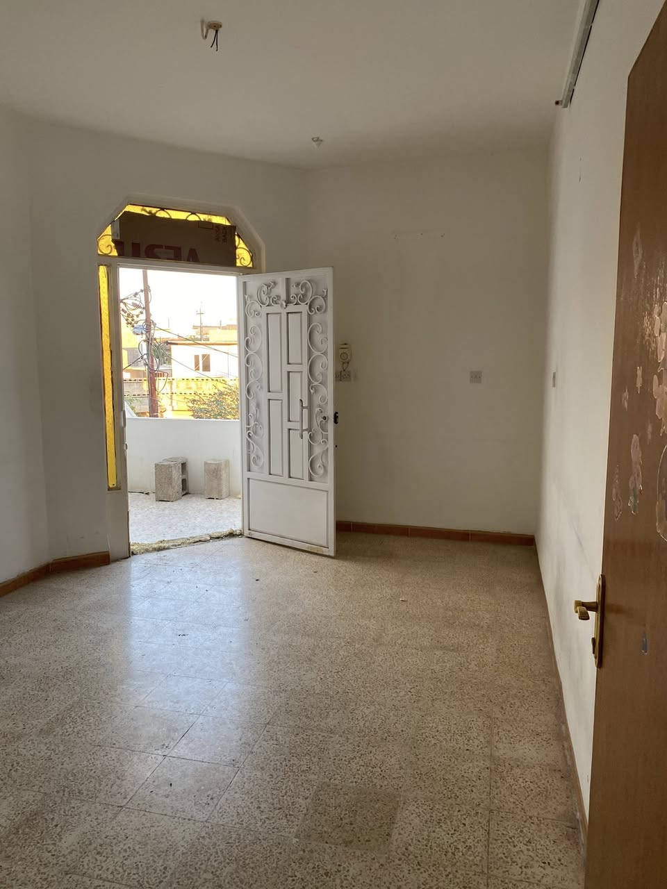 🏠اعلان اعلان
دار لليجار 
مشتمل طابق ثاني
يحتوي على
مطبخ استقبال 
غرفه نوم صحيات
~~~~~~~~~~~~
راحه بال✔️
استقرار✔️
هدوء✔️
~~~~~~~~~~~~
📐المساحه:-100م

~~~~~~~~~~~
📍الموقع :حي دولار
خلف عماره الجدوع
~~~~~~~~~~~
💸السعر :-275الف
~~~~~~~~~~~
للاستفسار اكثر الاتصال على
***********📱
~~~~~~~~~~~
نستقبل جميع العروض 
🏠السكنيه  🏛️التجاريه
