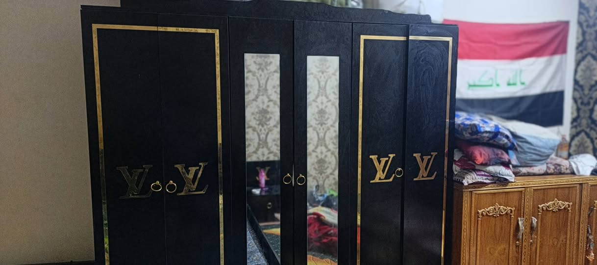 غرفه تركيه للبيع سعره ٤٠٠وبيه مجال 
***********
