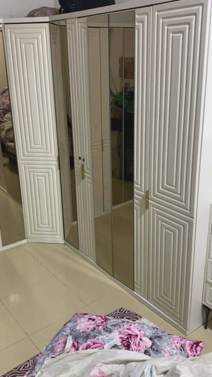 غرفة ايطالي متكونة من 9 ابواب مع جرباية وجرارات ومرايا بسعر 450 وبيها مجال بغداد المنصور


**إذا كنت صاحب هذا الإعلان وتريد حذفه لأي سبب، رجاءا أرسل رسالة إلى الدعم الفني**