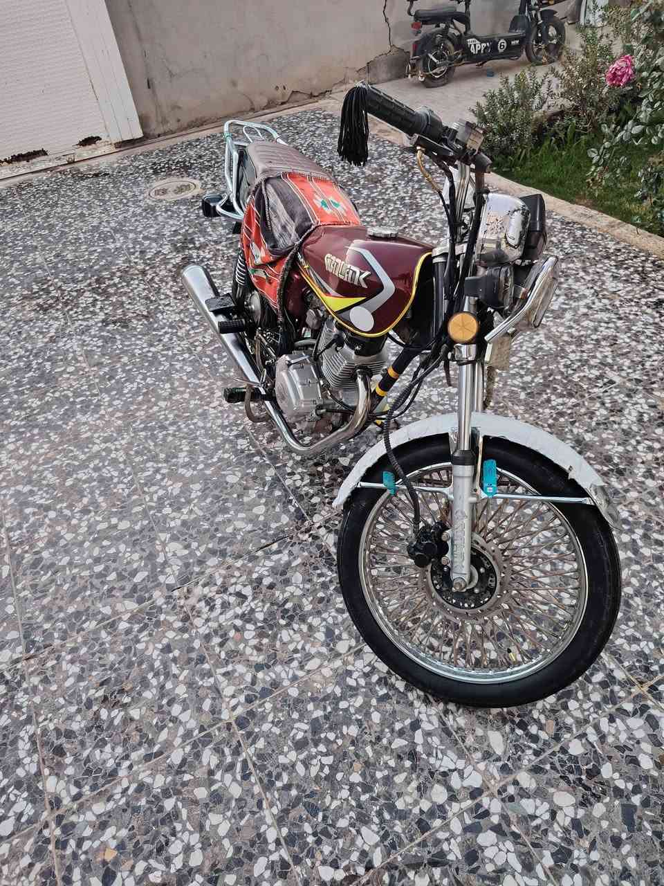 السلام عليكم دراجه للبيع إيراني تايكر مديل 2023 بيه مكينه شك الكاع السعر 475 وبيه مجال شي بصيط مكاني بغداد متواجد عل فيس وعل وتساب الرقم ***********
