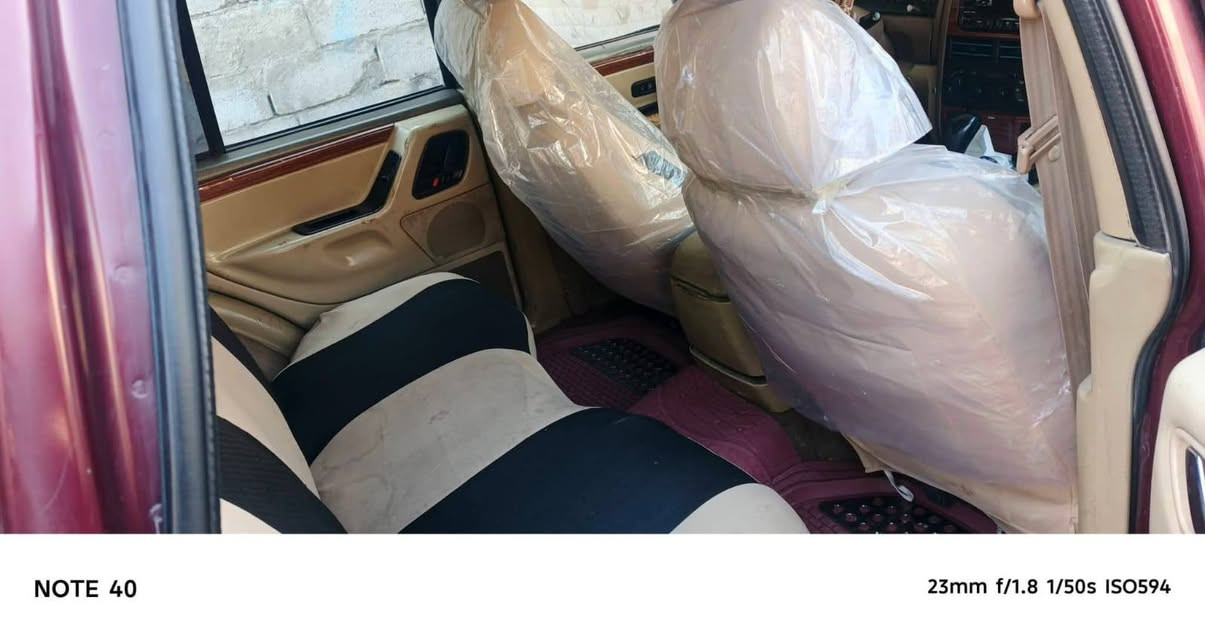 سلام عليكم سياره لبيع جيب شروكي
كفاله عامه رقم بغداد دولالي مصبوغه صبغ عام سعره 55بيه مجال 
***********
