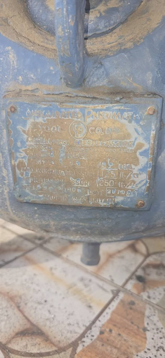 كنبريسر للبيع حجم ٣٥٠ عل فحص صناعه انكليزي الشراي يجي خاص او ينتصل عله الرقم ***********العنوان حله السعر ٥٥٠
