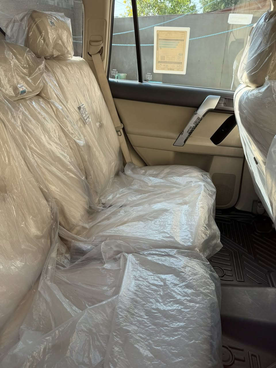 السلام عليكم
تيوتا برادو TXS مدنايت ٢٠٢١ 
خليجيه مكفوله ماشيه ٤٥  جديد جدا
تخم تاير برجستن جديد 
كامره 
جلد ومغلف شاموه ممتاز بيجي
فتحه 
سبير تعليك
السعر ٤٤٥ وبيها مجال قليل مكاني البنوك او حي اور 
رقمي ***********
