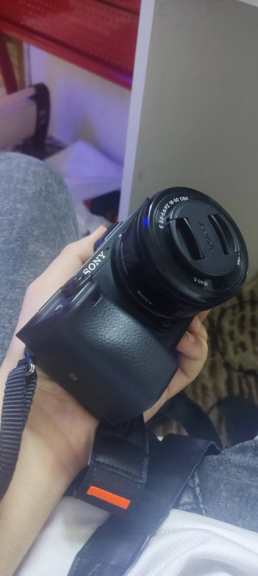 سۆنی a6400
لێنزی 16-50 
شەتەر  6k  
وەک لۆک وایە شوختی نیە  زۆر کەم ئیشی کردووە 
2 پاتری  و شەحنکەرەوەی بیلادی لەگەڵە  

نرخی ٦٢٠ دۆلارە


**إذا كنت صاحب هذا الإعلان وتريد حذفه لأي سبب، رجاءا أرسل رسالة إلى الدعم الفني**