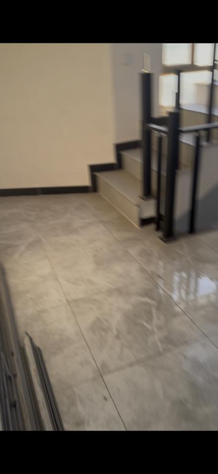 السلام عليكم
بيت درجه اولى مواصفات بناء ممتازة للبيع او المراوس لظرف قاهر المساحه 100 واجهه 10 نزال 10 اربع غرف نوم اربع حمامات في مجمع السلام بمدخل البوعيثه منطقه حلوة مرتبه وتنازل محكمه سند 25زراعي وانا المالك والبيت فارغ وجاهز للسكن او الايجار لمعلومات اكثر حول اي شي *********** واتساب والسعر مناسب
