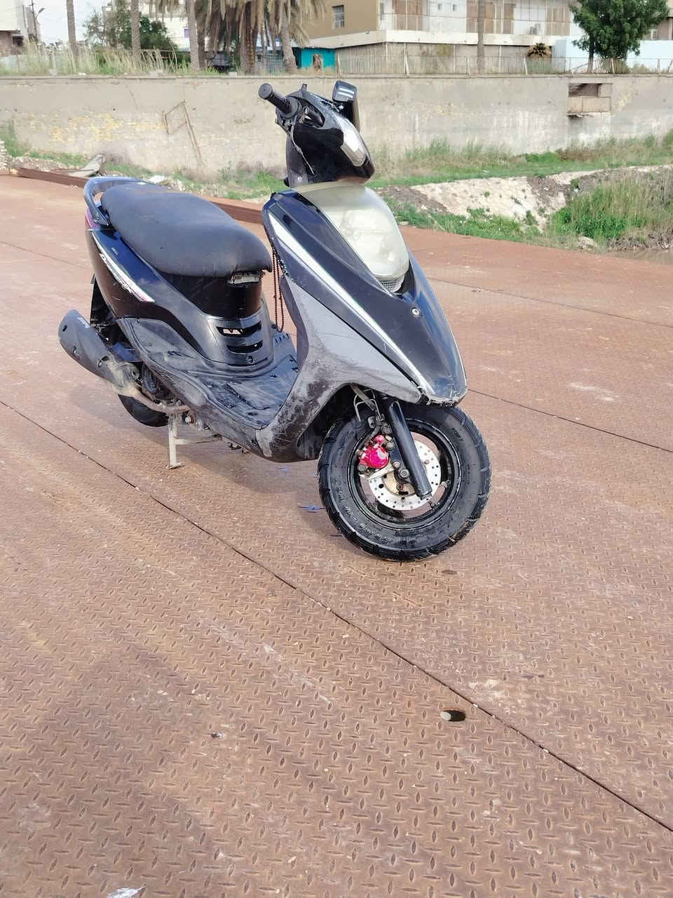 دراجه بريز للبيع او مراوس
دراجه صاله شهرين من نازله من الرمبه 
كهرباىيات شغاله كلهة سلف هندر 
شلعه ومعدل للتواصل ***********
