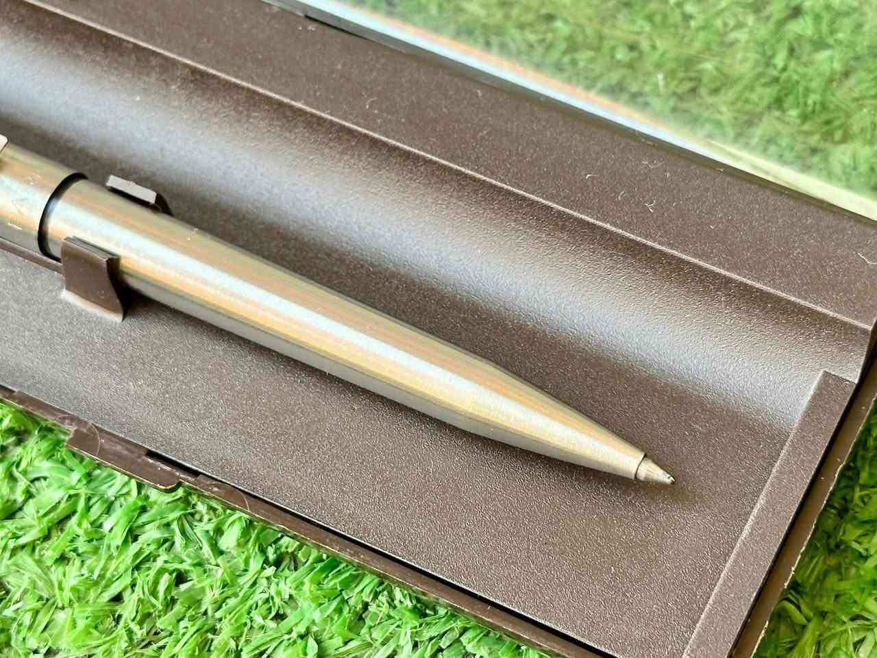 باركر ٢٥ ( PARKR) جاف  
إنكليزي  الصنع  انتاج الثمانينات 
ستل استل - اسود          
 لوك غير مستعمل 
مع العلبه الاصلية    
السعر ٧٥ الف 
للاتصال ***********
