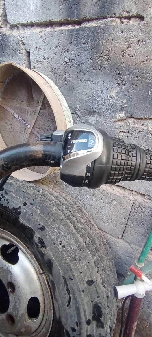 بيسكل ياباني حجم 26 نضيف ويخبل بيسكل عوزله جك بي عقرب ٧نمر ستوني شادها على البيسكل دسك ٩٠ المختم ياباني مديل البيسكل 2013 سعره 55 بي مجال بسيط قفله 50 الف عنوان نجف حي رحمه رقم *********** اهلن وسهلن بيكم النجف, العراق
