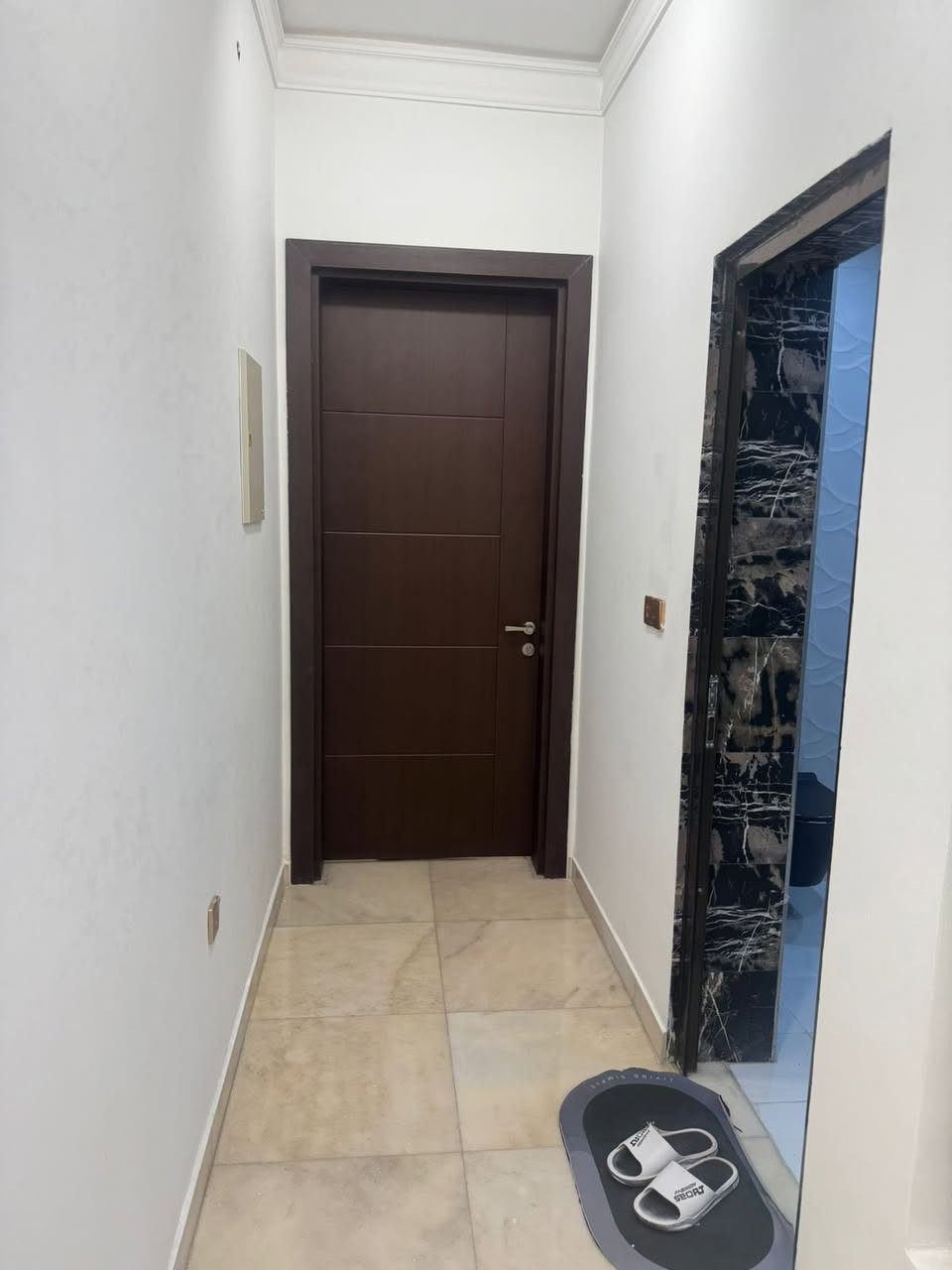 السلام عليكم دار للبيع بسعر مناسب جدا 
 االموقع مميز جدا حي الجهاد الاطباء مجاور اسواق القلعة 
 المساحه 80 متر  واجهه 4 نزال 20 
السعر 410 مليون قابل للتفاوض 
 للاسفسار 
***********
