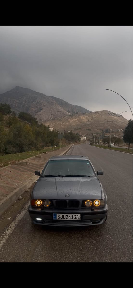 سه ياره كه بي ده عمه ته نها بو جواني  نيو به خ كراوه وه سلايت و كوشن جلد وه ته بريد له سه ر  سويج و مه نه فيست اسلي هه زه ي بو كرا وه  سه ياره جاهيزه
ره قه م ته له فون*********** اكر, نينوى
