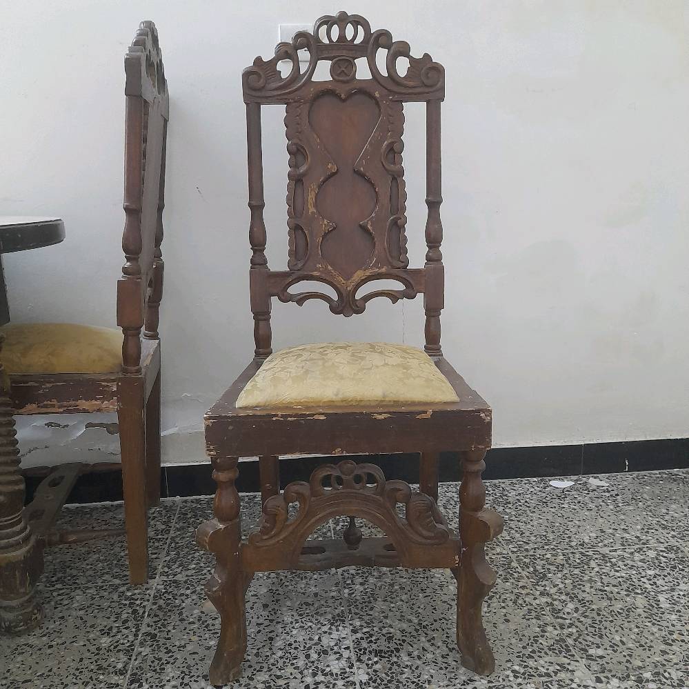 ميز طعام خشب صاج ثقيل مع ٥ كراسي السعر ٣٠٠الف دينار عراقي بغداد