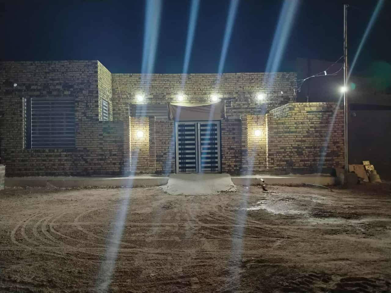 🏡 بيت للبيع –  مقابل حي الأمين قرب مكتب مرام / مقابل أبو التنانير
📐 المساحة: 100 متر

🏗️ البناء: طابوق عكادة – جديد (عمر البناء 4 أشهر)

🔹 المواصفات:

غرفة نوم + صالة + استقبال + مطبخ + منور + حمام داخلي وخارجي

🔸 موقع مميز: نزلة عن الشارع العام بـ 10 دقائق، قريب من مدرسة، البيت زراعي

💰 السعر الكلي : 45 مليون قفل

📞 للاستفسار : ***********
