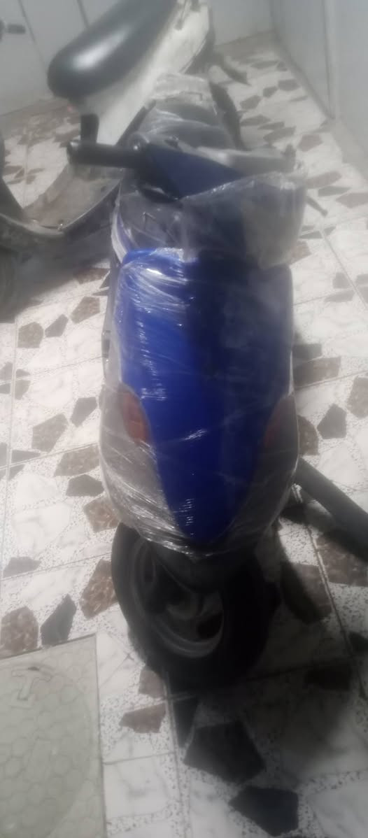 السلام عليكم دراجه ستين بيجي للبيع دراجه كامله كلها شلعه معدل شوف عينك نقصها جوزه وسلف دراجه هندر واحد تشتغل دراج تخبل مكاني حي العامل بغداد رقم ***********سعرها 225
