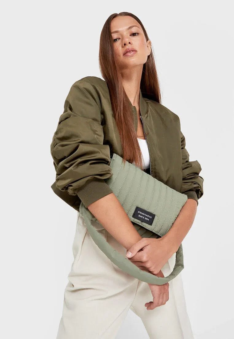 حقيبة من Stradivarius 
اورجنال / سعة كبيرة 
تجنن🤍


**إذا كنت صاحب هذا الإعلان وتريد حذفه لأي سبب، رجاءا أرسل رسالة إلى الدعم الفني**