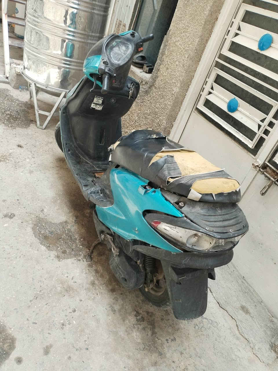 سلام عليكم دراجة دولفين مكينة ناعمة تخم تاير كاملة سالف هندر كاملة مكاني بغداد الحبيبية ***********
