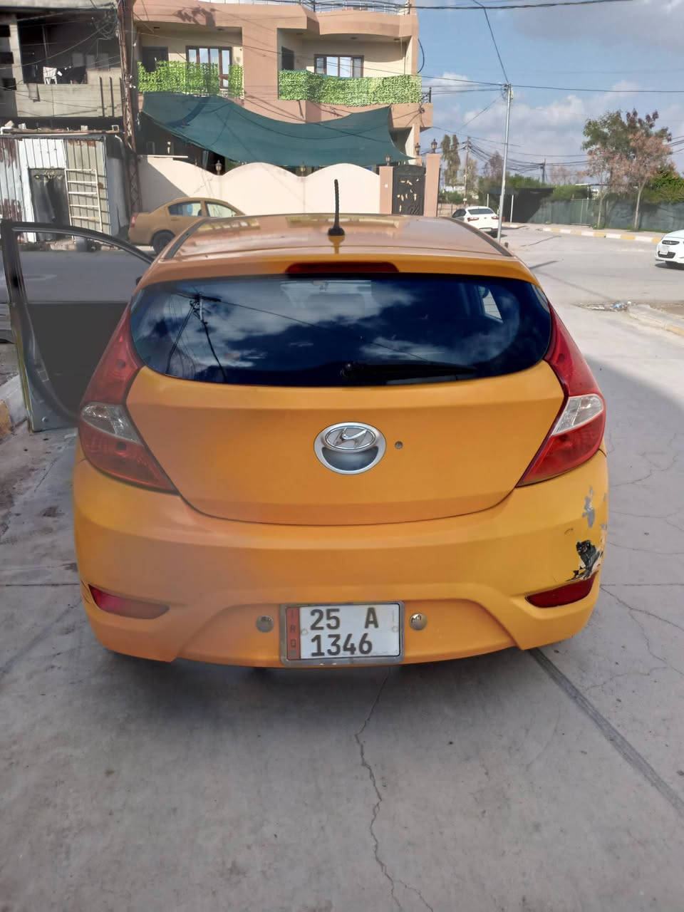 اكسنت هونداي ٢٠١٢ كير محرك لوك ما مفتوحات محرك حجم ١٦٠٠  . كير اوتو . دفتر بانزين موجود رقم كركوك مشروع وطني سنويه لل ٣١ نقابه و غرامه مصفره كامل تبريد ثلج تدفئه شغاله . ضررها جاملغ تعديل بارد فقط . السعر ٧٠   و بيه مجال.  ***********
