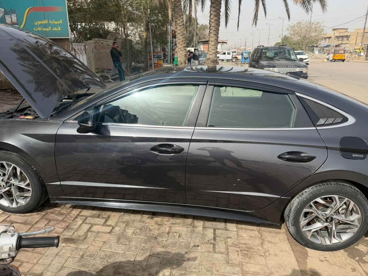 سوناتا 2020 رقم. سليمانية جديد بسمي تحويل مباشر حادثها ربع بنيد موضح ب صور بدون ايرياك مواصفات نص فول بصمة حساسات وباقي المواصفات معروفة سيارة جديدة وعلى ايدي محرك 2500 

مكانها بغداد الكرخ 
السعر 165$ وبي مجال 

***********
