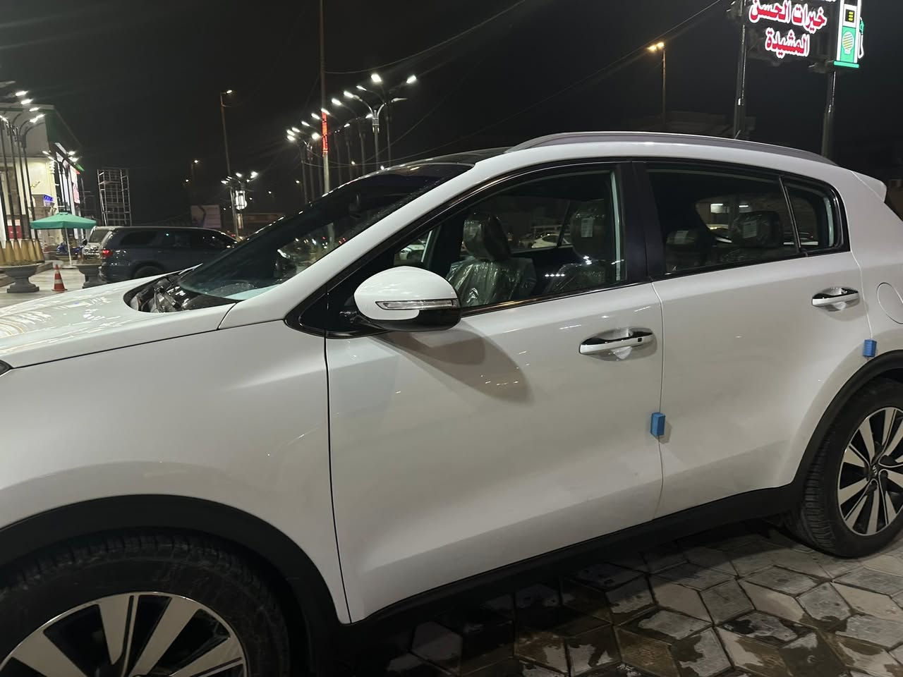 السلام عليكم كيا سبورتاج (خليجي) للبيع
2018. 

  فول مواصفات 
 بنوراما بصمه ترحيب يدات عند الاقتراب مري قلاب كشنات جلد سايد بريك دكمه يعني بيها هوااي مواصفات ماذكرتهن 
سياره حلوه جديده (بيها صبغ فقط ربع قطعه هم مو نص)
داخل بيجي واسودّ السياره حلوه
سيارة جديده مكان بغداد الزعفرانيه 

رقم بغداد  الدولي بسمي تحويل فقط 

للاستفسار ***********
