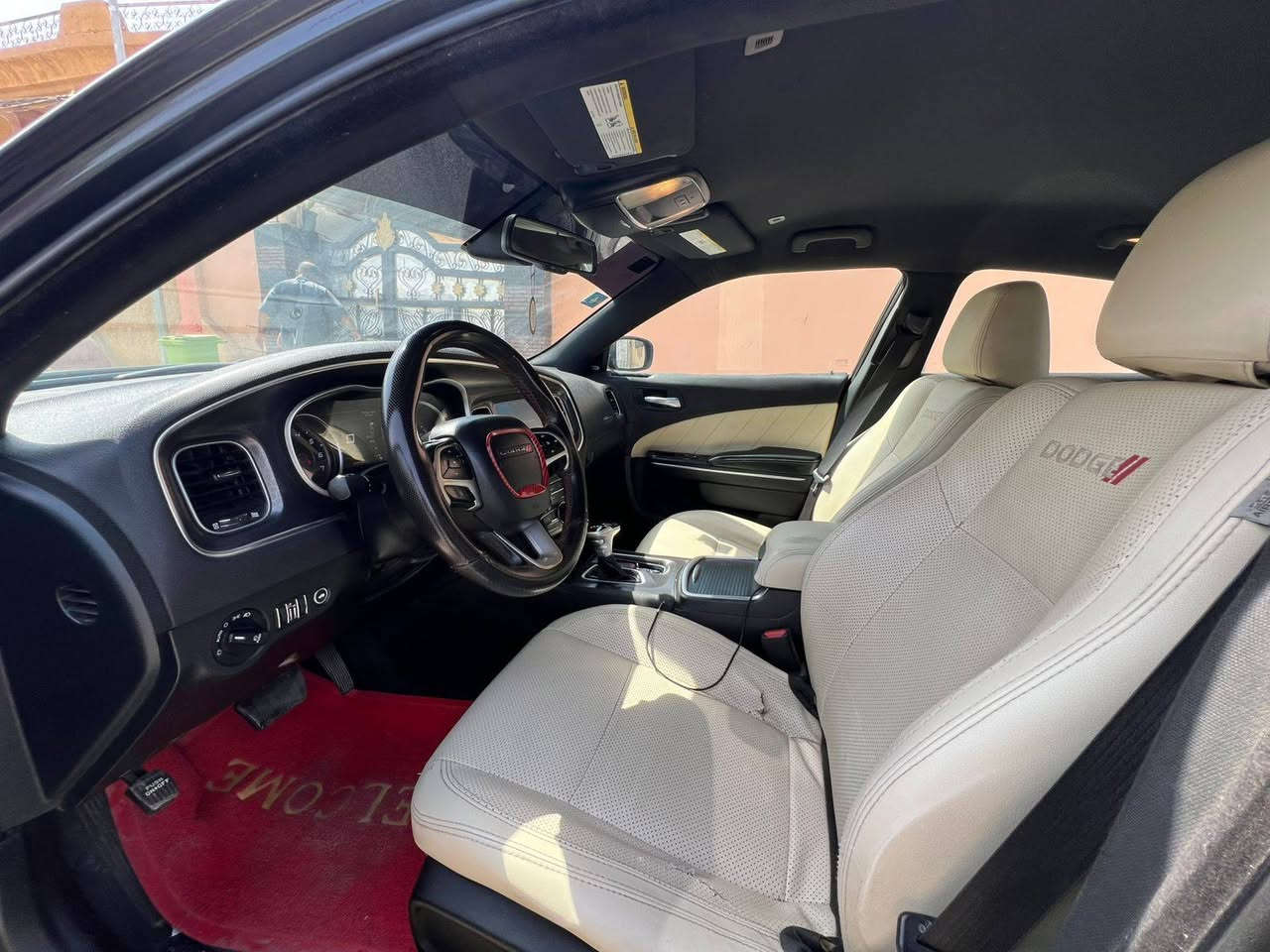 جارجر 2018  كندي كلين فقط بارد بيها موضح في سونر
الون اسود على رصاصي غير محدد
تخم تاير جديد
كير محرك مكفول
تبريد مكفول
بوليش كل السياره
موصفات sxt
شاشه كبير كار بلي

سستم صوت الباين
كامره دواره 
حساس خلفي
رقم انكليزي جديد سنويه و هزه جديده السياره ب اسمي
باتري جديد 
بلكات يم الياس جديد
فيت بم و المساعد و فلتر جديد
دسكات امامي جديد. 
صارلي اقل من شهر سويتلها ادامه
سياره بيهه جراد بل قماره وبنيد شي قليل 

لاستفسار واتساب ***********
