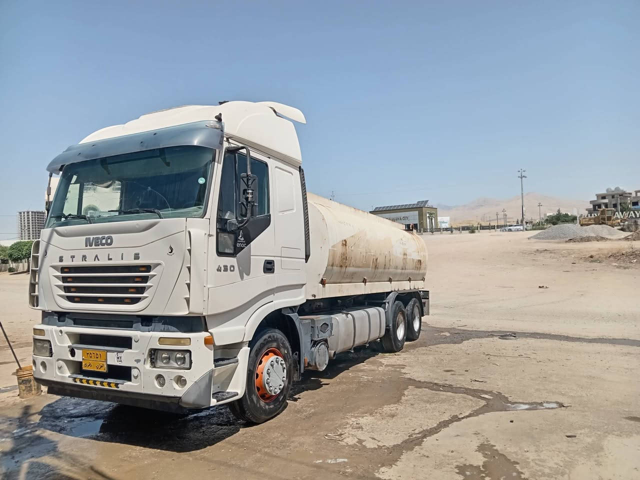 اڤیکو مودیل 2005 
تانکی مغلون مای 
تانکی 21500 الف
کیر عادی 4*4
مکینە کوسر 10 حجم 430
کیر محرک کل بشرت 
بتانکی و بدون تانکی بیع
 بدون تحویل بس عندی سنویە و وکالە
عینوان سلیمانی 
***********
